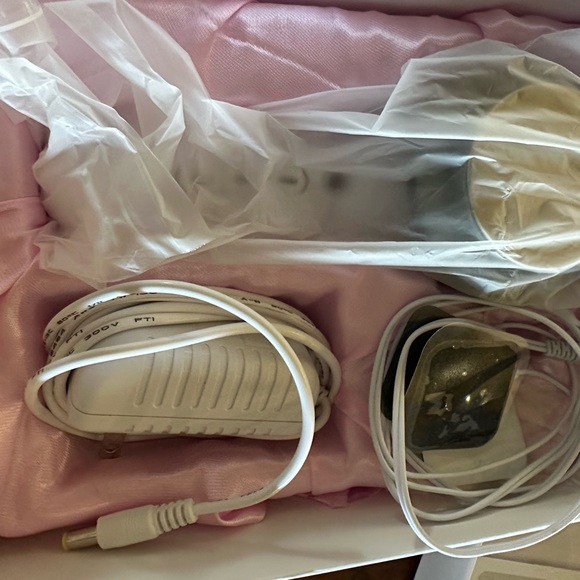 3 in 1 beauty machine. Never used and in original box. - Picture 4 of 7